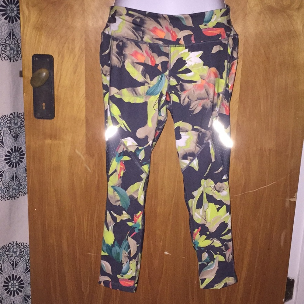 Avia Malti Colored Floral Capri Workout Leggings Size Small